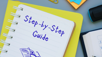 kladblok met daarop geschreven: Step by Step Guide